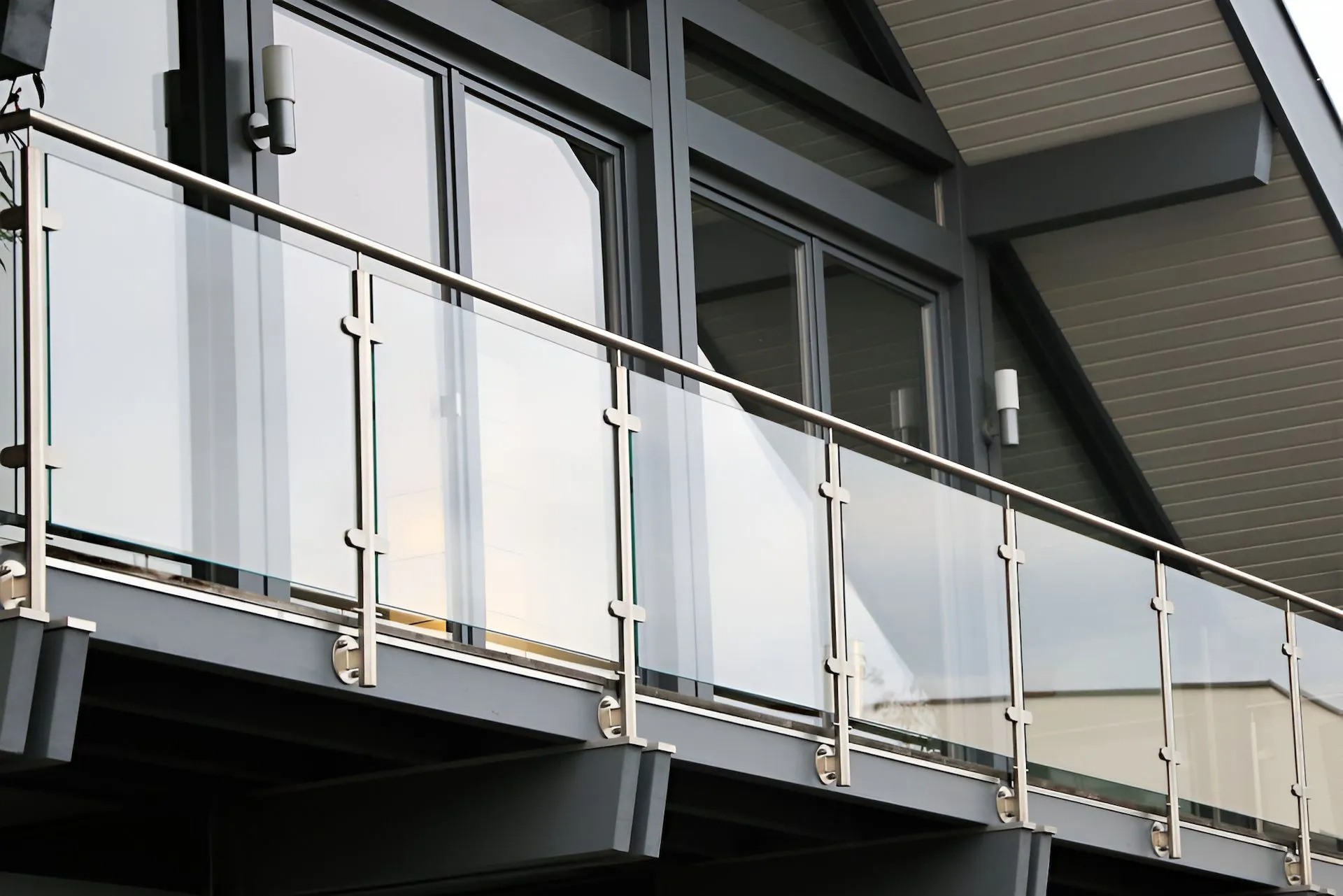 Stainless and glass balcony balustrade installed on a Shoalhaven home by All Hours Glass